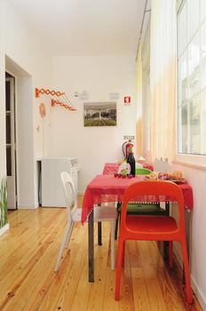 Hostal Lisboa Central Hostel *